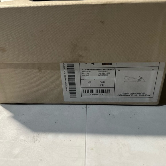 Burberry Flats - Picture 2 of 2